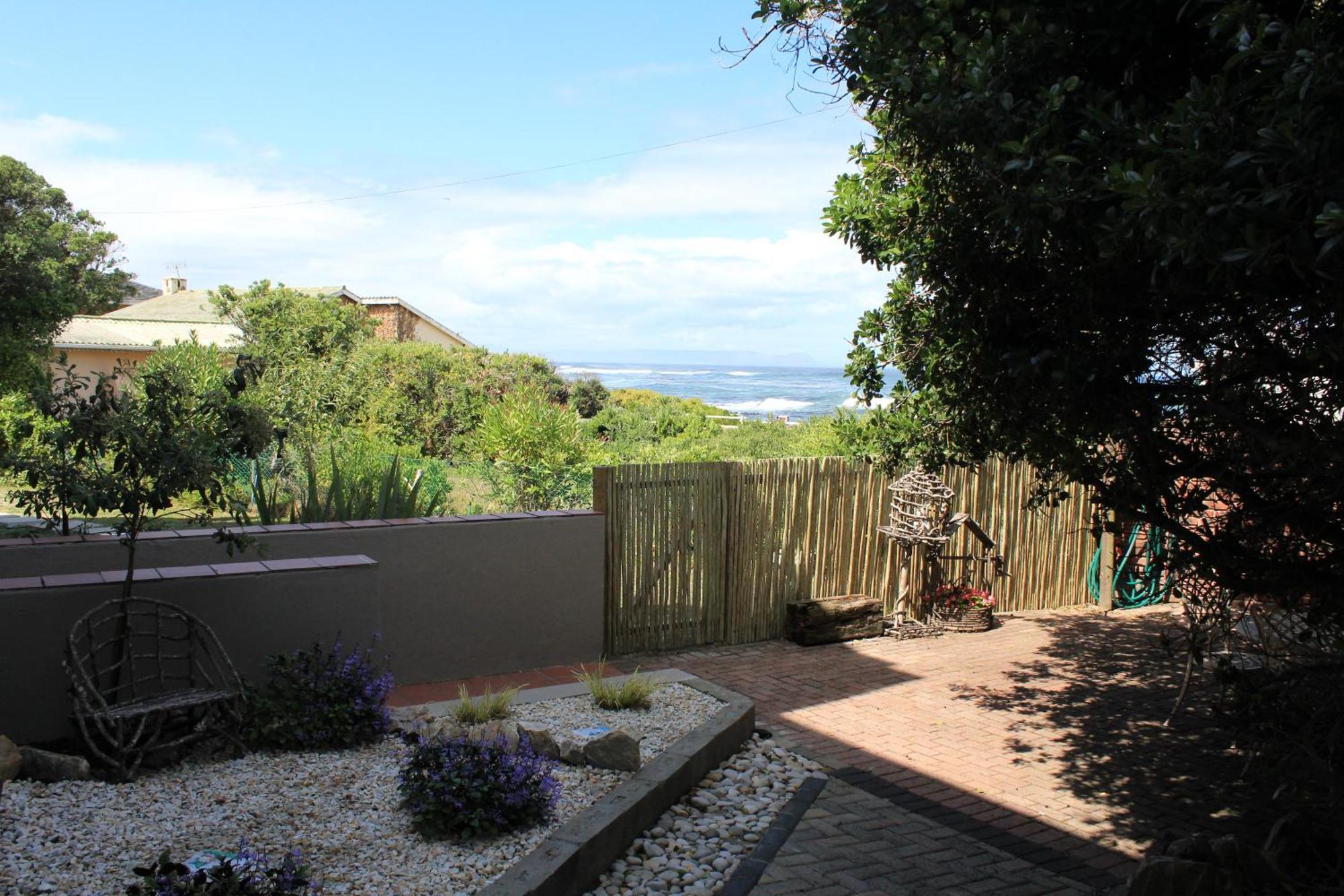 Strandloper Apartments Hermanus Chambre photo